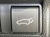 【パワーバックドア】スマートキーや運転席のボタンを押すだけでリアゲートが自動で開閉します!荷物を持っている時や、高い位置にあるバックドアを閉める際に便利な機能です♪