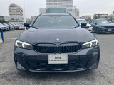 【キドニーグリル】BMWは約90年もの間、ほぼ全ての車両にひと目でBMWだと分かるこの特徴的なフロントグリルが備えられ、デザイン・アイコンとして親しまれてきました。