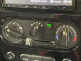 寒い冬も暑い夏も全席に快適な空調を届けてくれる、ダイヤル式エアコンを装備♪