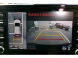 パノラミックビューモニター付きです。車両を上から見たような映像をディスプレイオーディオ画面に表示。運転席からの目視だけでは見にくい、車両周辺の状況をリアルタイムでしっかり確認できます。