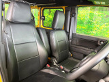 運転席まわりには十分なスペースがあり、大柄な方でもゆったり運転していただける環境です。
