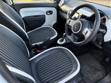 フランス車ならではのオシャレな内装がオススメです!