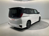 バックカメラが付いているので後方確認が非常にしやすいです。今や運転初心者も熟練者も必須装備!ついていて損はないですね♪