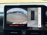 【パノラミックビューモニター】全方位モニターを装備し、車両の周囲を上空から見下ろすように映像で確認可能。駐車や狭い道での操作をサポートし、安全性を高めます。
