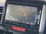 【 バックカメラ 】便利なバックカメラ装備で安全確認を頂けます。駐車が苦手な方にもオススメな便利機能です♪