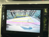 【バックカメラ】駐車時に後方がリアルタイム映像で確認できます。大型商業施設や立体駐車場での駐車時や、夜間のバック時に大活躍!運転スキルに関わらず、今や必須となった装備のひとつです!