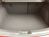 ラゲッジルーム内の凹凸をなくす事でスッキリした広がりを造りだし、荷物がスムーズに出し入れできる気持ちよさ、使い易さを実現!