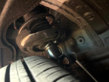 お車を安心してお乗りいただく為には、足回りの定期点検が欠かせません。サービスサポート(有償保証)では無料点検もご提供しており、安心のカーライフをお過ごしいただけるサポート体制が整っています。