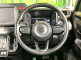 インテリアに合わせたデザインのステアリングは、運転される方のことも考え、運転しやすい形状、大きさです。是非一度、実際に触ってお確かめください。