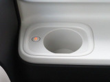 ホッとカップホルダーが運転席・助手席にあります。ホットドリンクをちょうど良い温度でキープしてくれる保温機能付で嬉しいです。