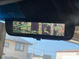 【デジタルインナーミラー】後席の大きな荷物や同乗者で後方が確認しづらい時でも安心!カメラが撮影した車両後方の映像をルームミラー内に表示。クリアな視界で状況の確認が可能です!