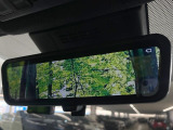 【デジタルインナーミラー】後席の大きな荷物や同乗者で後方が確認しづらい時でも安心!カメラが撮影した車両後方の映像をルームミラー内に表示。クリアな視界で状況の確認が可能です!