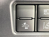 【プリクラッシュセーフティ】前方の車両等を検知し、衝突しそうな時は警報で注意を促し、ブレーキを踏む力をサポート。ブレーキを踏めなかった場合は衝突被害軽減ブレーキが作動、衝突回避をサポートします。