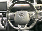【純正革巻きステアリング】上質な革を使用することで、手にしっかり馴染みとても運転しやすいハンドルです♪
