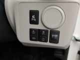 【アイドリングストップ】赤信号や渋滞で停車した際にエンジンを停止し、無駄な燃料の消費を抑えます。燃費向上や環境保護につなげる機能♪エンジンはブレーキを離せば再始動します。