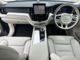 XC60 ウルトラ T6 AWD プラグイン ハイブリッド 4WD 