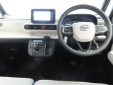 ぜひ展示車の運転席に座ってみてください。