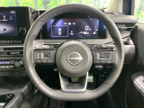 インテリアに合わせたデザインのステアリングは、運転される方のことも考え、運転しやすい形状、大きさです。是非一度、実際に触ってお確かめください。