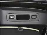 ◆予約クローズ機能付きパワーテールゲート◆キーや運転席のボタン、ハンズフリー機能など多彩なアクセスで自動開閉できます。