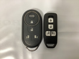 スマートキー付きですからドアロックの開閉およびエンジンスタートが楽々です。電動スライドドアの開け閉めもボタンで操作できます。加えて、純正リモコンエンジンスターター用の操作キーもついています。