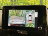 【パノラミックビューモニター】専用のカメラにより、上から見下ろしたような視点で360度クルマの周囲を確認することができます☆死角部分も確認しやすく、狭い場所での切り返しや駐車もスムーズに行えます。