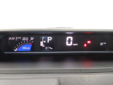 デジタルメーターのレイアウトを最適化しました。運転時のストレスを軽減し安全・安心な運転へ貢献します。