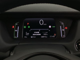 デジタル表示のスピードメーターとタコメーター、燃費やオドメーターなどの表示の他に、ホンダセンシング機能などの表示もできる多機能なマルチインフォメーション・ディスプレイです。