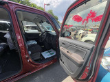 運転席開口部になります。ドアは大きく開きます。