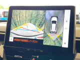 【パノラミックビューモニター】専用のカメラにより、上から見下ろしたような視点で360度クルマの周囲を確認することができます☆縦列駐車や幅寄せ時に活躍してくれます♪