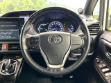 【純正革巻きステアリング】上質な革を使用することで、手にしっかり馴染みとても運転しやすいハンドルです♪