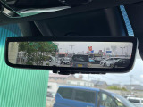 【デジタルインナーミラー(トヨタ)】車両後方カメラの映像をルームミラーに映すことが出来ます。 そのため、後席に人や荷物があって後方が見えづらい場合でもしっかり視界を確保することが出来ます。