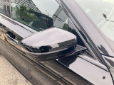 【BMWミラー】視認性の高いスタイリッシュなミラー。自動防眩機能も付いており夜間のドライビングをサポートします。
