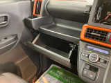 より多くの一般の方へ車を届けれればと思っておりますので同業者様への販売は極力控えさせて頂いております。ご了承下さい。