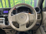 インテリアに合わせたデザインのステアリングは、運転される方のことも考え、運転しやすい形状、大きさです。是非一度、実際に触ってお確かめください。