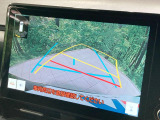 【バックカメラ】駐車時に後方がリアルタイム映像で確認できます。大型商業施設や立体駐車場での駐車時や、夜間のバック時に大活躍!運転スキルに関わらず、今や必須となった装備のひとつです!