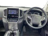 運転席まわりです。 各操作スイッチは使いやすい位置に配置されてます。