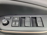 全席パワーウインドです。ドアミラーの格納調整も行えます!