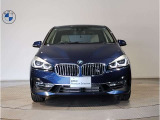 BMW代表的な特徴のキドニーグリル。BMWのすべてのモデルに採用され、BMWらしさを強調しております。