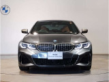 【キドニーグリル】BMWは約90年もの間、ほぼ全ての車両にひと目でBMWだと分かるこの特徴的なフロントグリルが備えられ、デザイン・アイコンとして親しまれてきました。