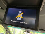 【フリップダウンモニター】大画面モニターで後席でもエンタメをお楽しみいただけます。小さなお子様にも大人気の装備です♪