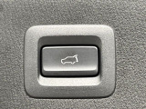 【パワーバックドア】スマートキーや運転席のボタンを押すだけでリアゲートが自動で開閉します!荷物を持っている時や、高い位置にあるバックドアを閉める際に便利な機能です♪