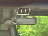 【ドライブレコーダー】ドライブレコーダー装備!走行中はもちろん、あおり運転や事故に遭遇した際、映像で記録し、万一のリスクに備えます。※記録用SDカードはお客様ご自身でご準備いただく必要があります。