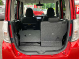 5:5分割にシートを倒せば、アレンジ可能です。広々とした荷室になるので、大型荷物もラクラクに積めて便利です♪