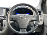 インテリアに合わせたデザインのステアリングは、運転される方のことも考え、運転しやすい形状、大きさです。是非一度、実際に触ってお確かめください。