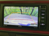 【バックカメラ】駐車時に後方がリアルタイム映像で確認できます。大型商業施設や立体駐車場での駐車時や、夜間のバック時に大活躍!運転スキルに関わらず、今や必須となった装備のひとつです!