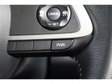 ダイナミックで力強い加速感が得られるPOWERモードへの切替えができます。山道などの急な上りなどで活躍してくれますし、高速での合流などで、もう少しパワーが欲しい時などにも便利ですよ。