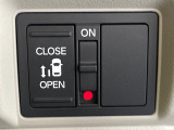 【パワースライドドア】スマートキーや運転席のスイッチでスライドドアの開閉が可能♪電動だから力を入れてドアを開ける必要が無く、小さいお子様でも、重い荷物を持っている時もラクに開け閉めできます♪