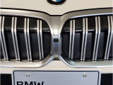 ☆BMWの代名詞とも言える【キドニーグリル】一目見ただけでBMW車であると認識できる確固たるアイコンとして存在感を放ちます☆