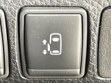 【パワースライドドア】スマートキーや運転席のスイッチでスライドドアの開閉が可能♪電動だから力を入れてドアを開ける必要が無く、小さいお子様でも、重い荷物を持っている時もラクに開け閉めできます♪