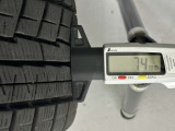 冬タイヤの残り溝は7.4mmです。スリップラインからは5.5mmとなっております。